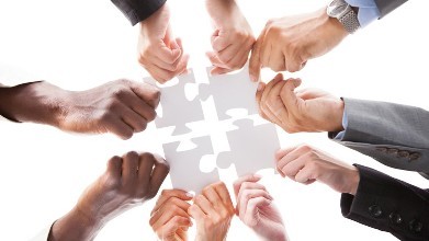 企業網站建設找建站公司做還是自己招人做好呢？